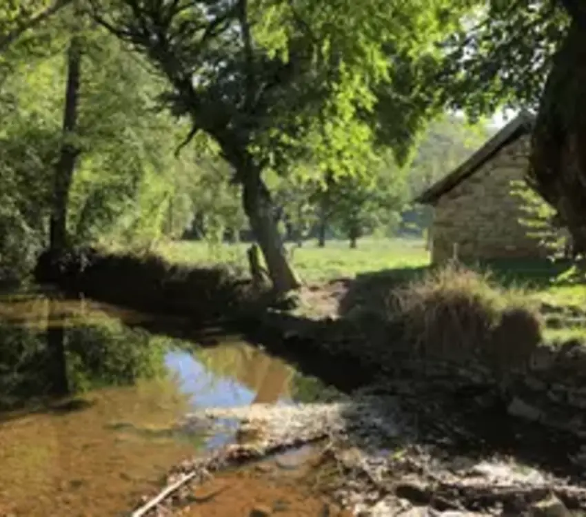 Petit bâti le long de Mamoul